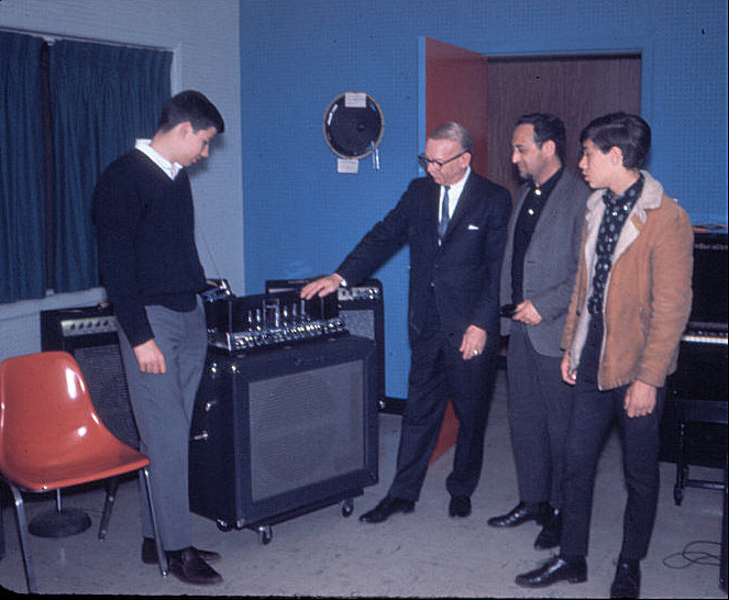 1967 - Don Muro Ampeg factory with Everett Hull